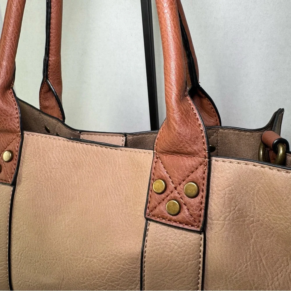 Vintage G.H. Bass & Co. Beige Tote Satchel Bag with Removable Pouch And Wristlet